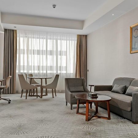 Holiday Suites Al Azizia メッカ エクステリア 写真 A room at the hotel