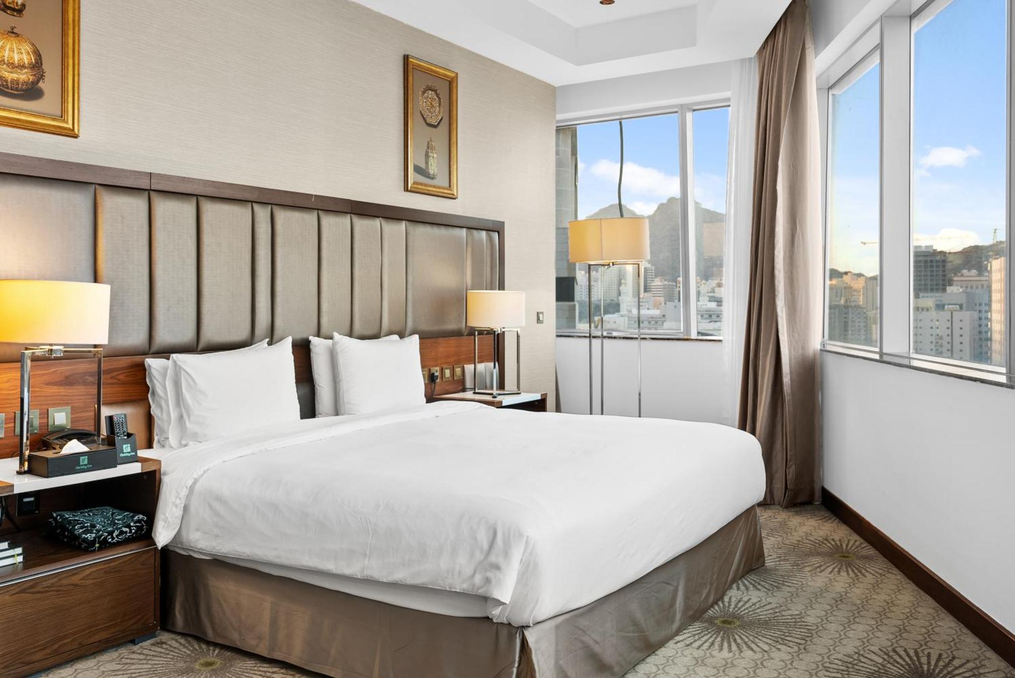 Holiday Suites Al Azizia メッカ エクステリア 写真 A room at the hotel