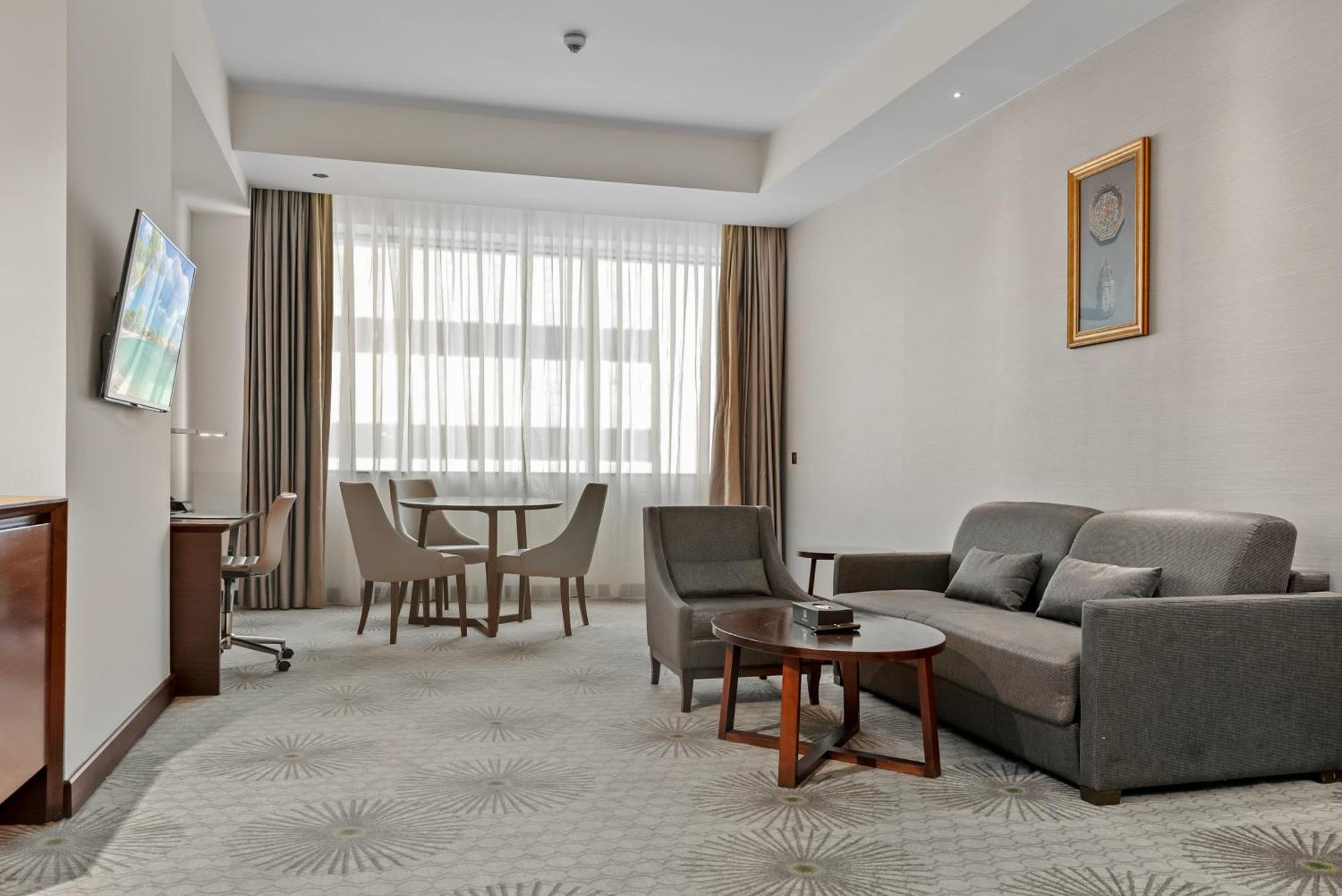 Holiday Suites Al Azizia メッカ エクステリア 写真 A room at the hotel