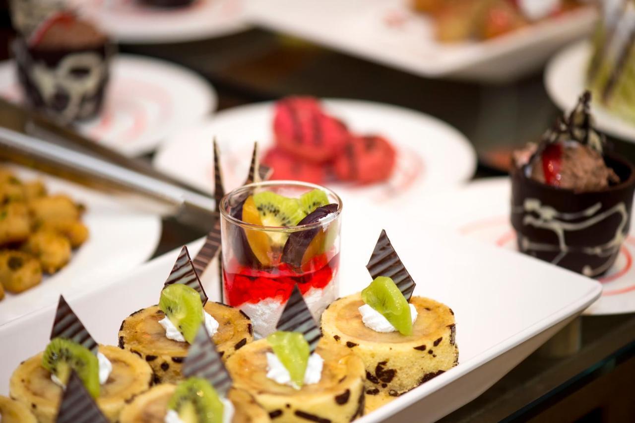 Holiday Suites Al Azizia メッカ エクステリア 写真 A buffet at a luxury hotel