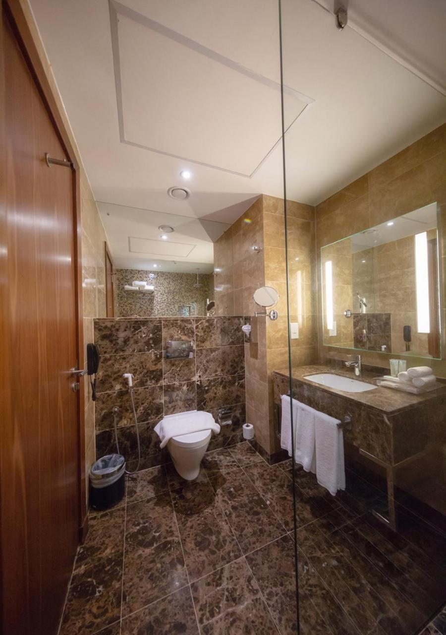 Holiday Suites Al Azizia メッカ エクステリア 写真 A bathroom at the hotel