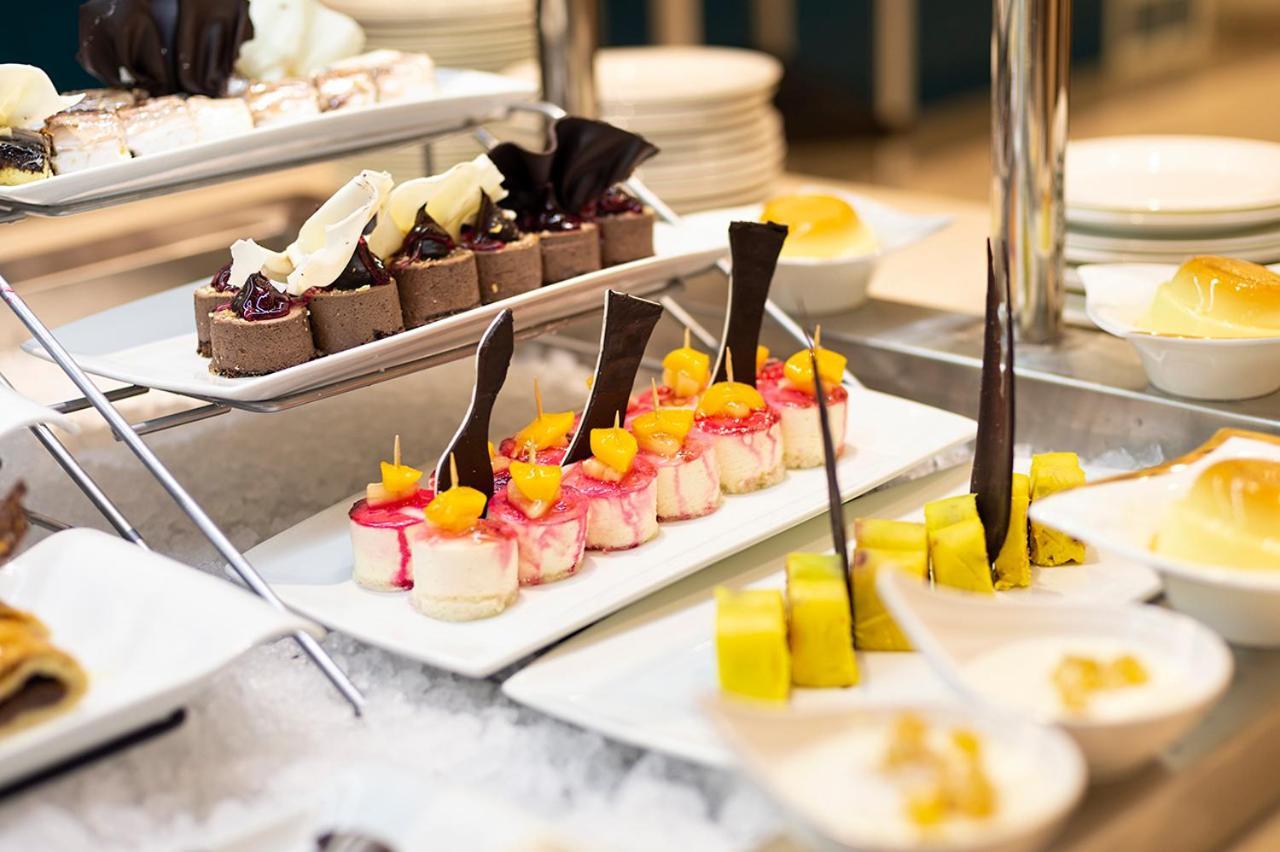 Holiday Suites Al Azizia メッカ エクステリア 写真 A buffet at a luxury hotel