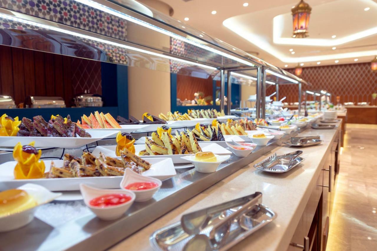 Holiday Suites Al Azizia メッカ エクステリア 写真 Buffet at the hotel