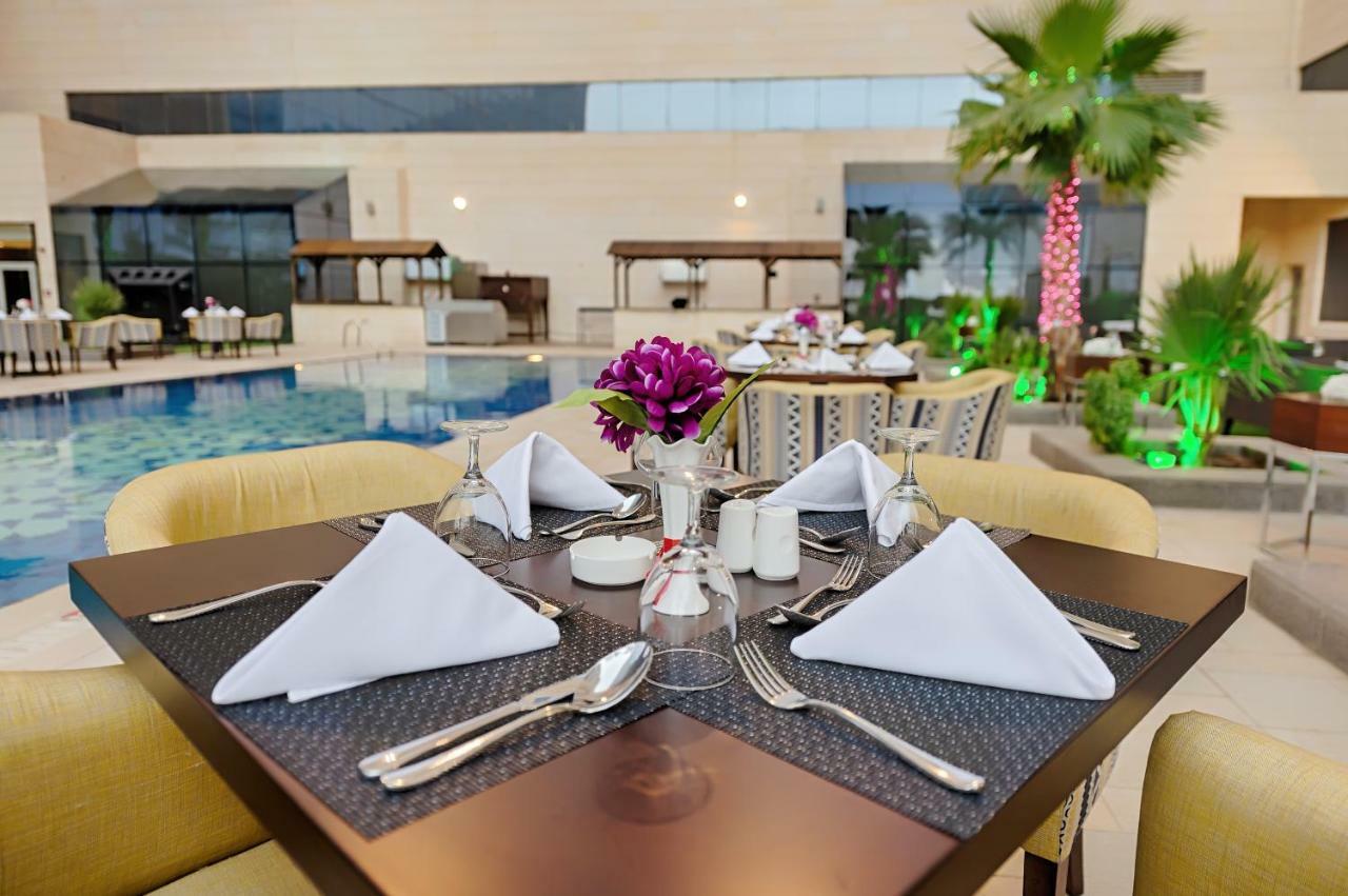 Holiday Suites Al Azizia メッカ エクステリア 写真 The hotel's restaurant